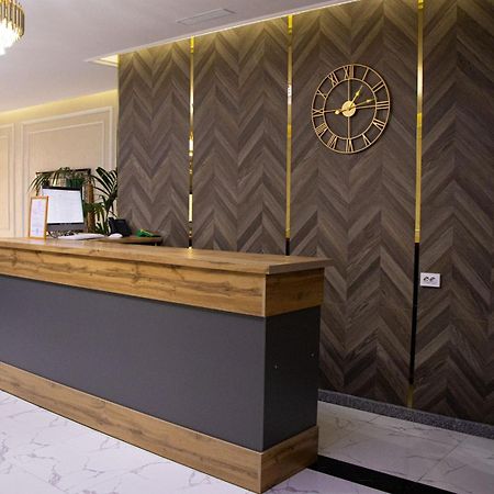 Ritz Hotel Atyraū Dış mekan fotoğraf